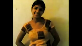 印度帅哥在热门自制视频中展示了他的技巧,用旁遮普材料提供热辣而激烈的动作。