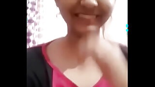 Um grupo de garotas indianas ficam sujas neste vídeo XXX quente.