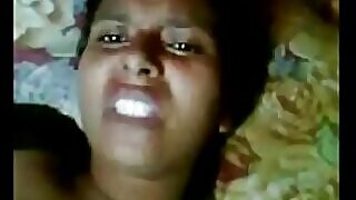 Индийская Неуловимая берет на себя сахарного папочку, пухлую ястребину, их дикая встреча запечатлена на камеру с презервативом.