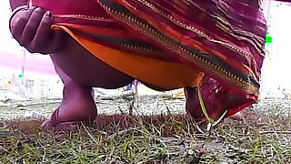 Desi Puristic Pee Vagina ofrece una experiencia tentadora y caliente con un toque indio, con escenas de sexo ocultas.