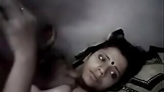 देसी भारतीय चाची नीचे मिलता है और गंदा में एक गर्म एमएमएस वीडियो, कुछ गर्म और भारी कार्रवाई में लिप्त है ।