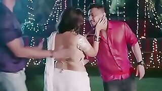 Свастика Мукерджи снимается в горячем индийском видео Xxx, демонстрируя свою страсть к удовольствию.