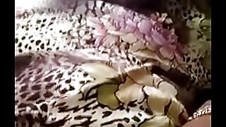 मेरी तमिल थेवडियान्नी71 वीडियो जिसमें एक भारतीय चाची गर्म यौन कृत्यों में लिप्त हैं।