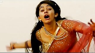 Rakul Preet Singh在尼泊尔的狂野视频中跳舞并弹跳她性感的资产。