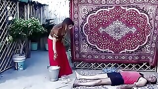 来自海得拉巴和加尔各答的印度美女在一个令人愉悦的视频中展示她们的性感和诱惑力。这是欣赏印度魅力的必看之作。