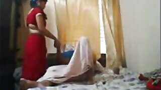 भारतीय चाची अनुरोध करता है के लिए मदद से विदेशी देसी फूहड़ है ।