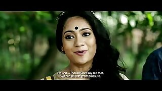La bhabhi bengalí se entrega al sexo duro y amoroso con su esposo usando un cinturón de cuero. Mira su intensa pasión en este video HD.
