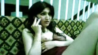 Эротический разговор пакистанской тетки превращается в горячую секс-сессию по телефону.