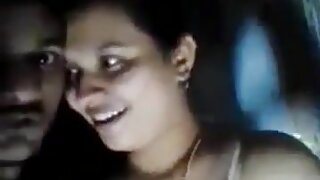 Индийская тетушка настаивает на настоящем сексе, что приводит к горячей встрече с любительницей.