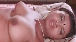 Un video porno indio con intensa acción y caliente diálogo en hindi.