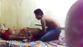 उदास भारतीय किशोरों सेक्स में सांत्वना पाते हैं