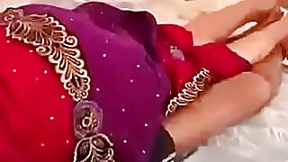Indian housemaid disobeys commands in steamy homemade Pakistani bhabhi video.