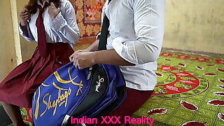 Индийская девушка грубо трахается со своим одноклассником в видео Marathi xxx.